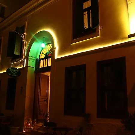 Pera Ayvalik Guest House ホテル
