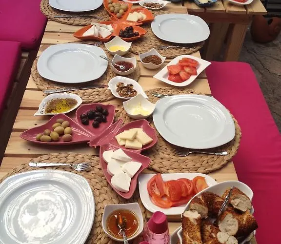 Pera Ayvalik Guest House ホテル *