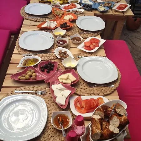 Pera Ayvalik Guest House Otel *